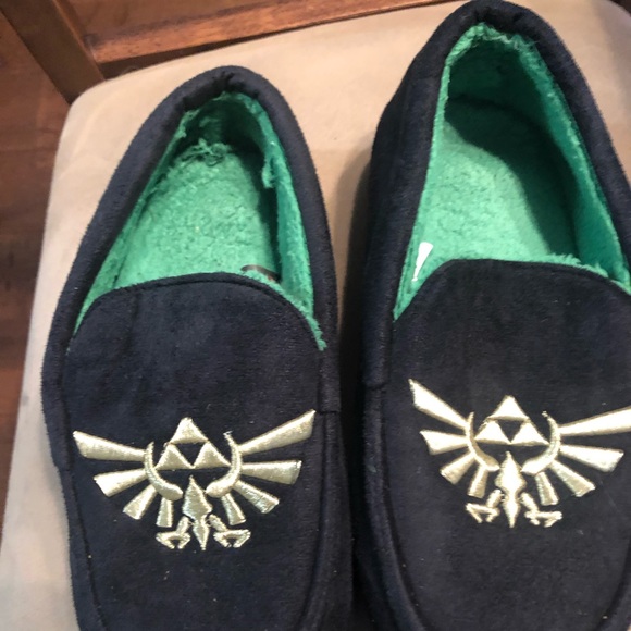 Men’s Hot Topic gamer ZELDA slippers - Picture 3 of 3